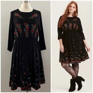 Torrid Embroidered Floral Challis Dress Prairie Cottagecore Dark Romantic Medium